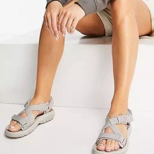 Teva Hurricane Verge Silver Cloud sandal size 8